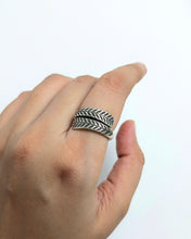 Leaf embossed ring