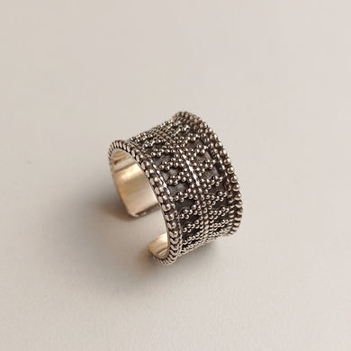 ADJUSTABLE  SILVER BAND RING is