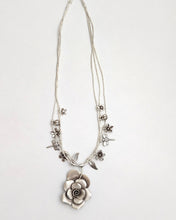 Floral neckalce