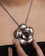 Flower pendant and chain