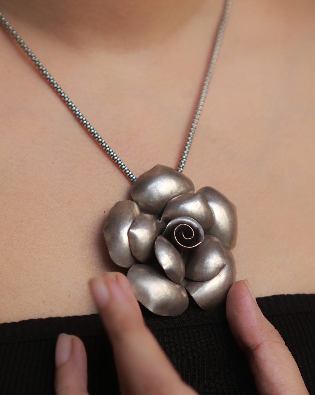 Flower pendant and chain