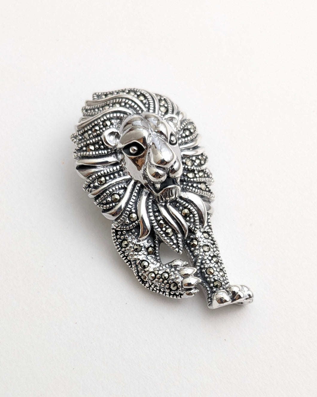 Lion broach cum pendant