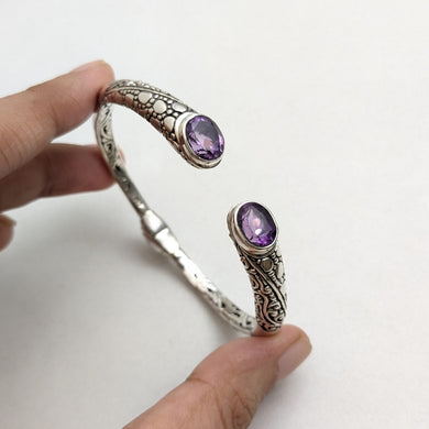 Amethyst bracelet with spring lock