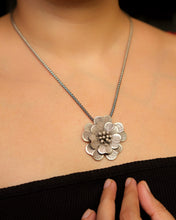 Flower pendant and chain