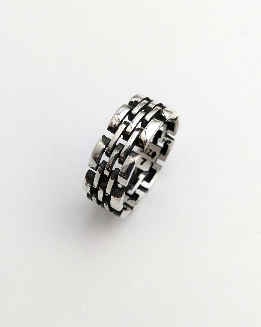 Geometric wall ring