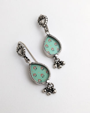 MHand painted earrings