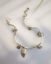 Floral charm bracelet