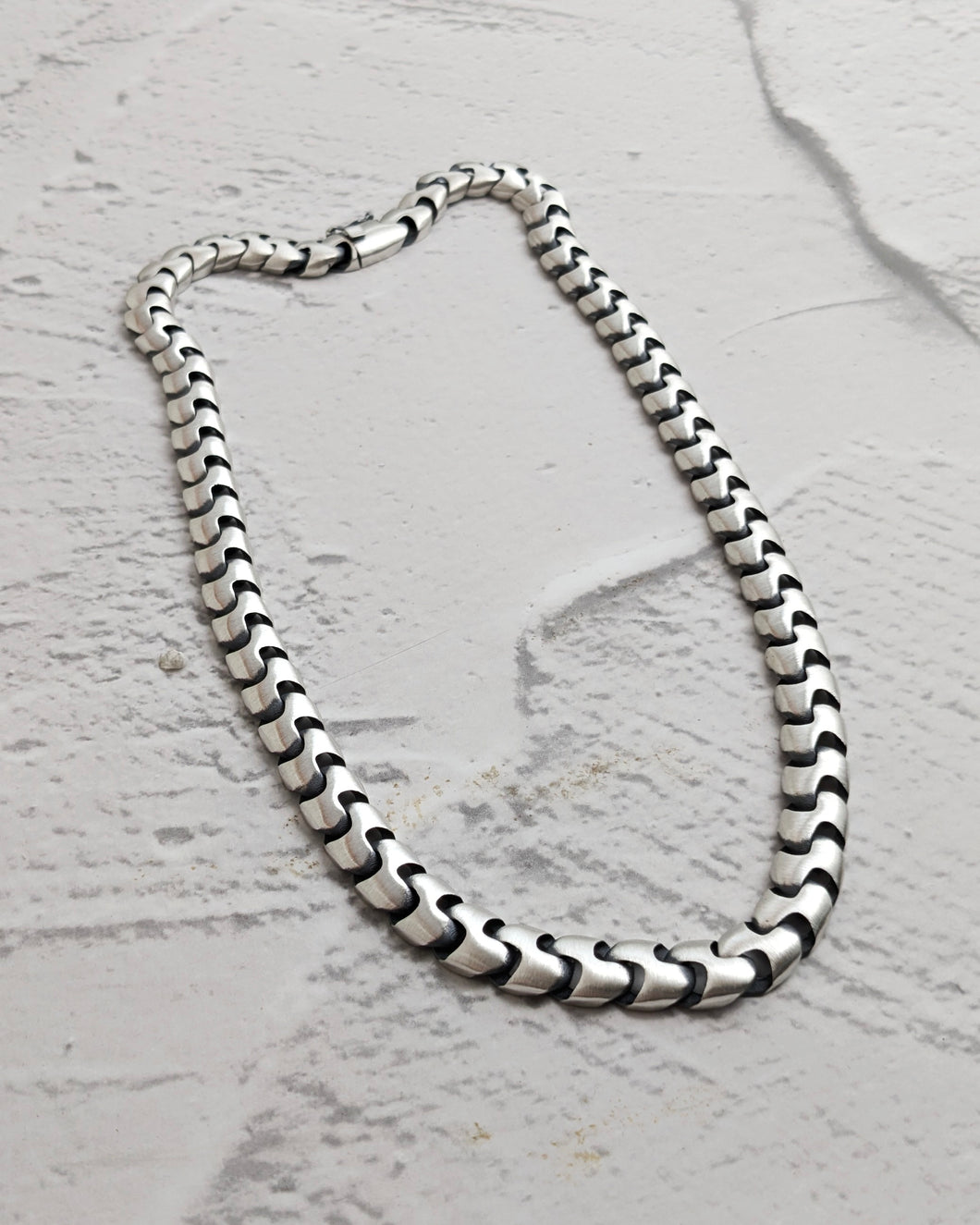 Curved cuban chain