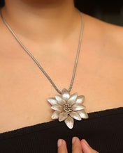 Flower pendant and chain