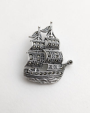 Sail boat shape broach cum pendant