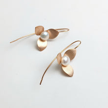 Rose gold and pearl floral earrings