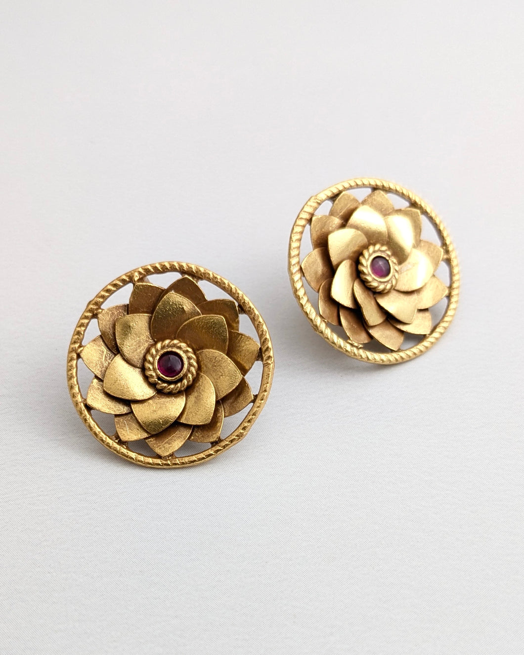 Floral stud
