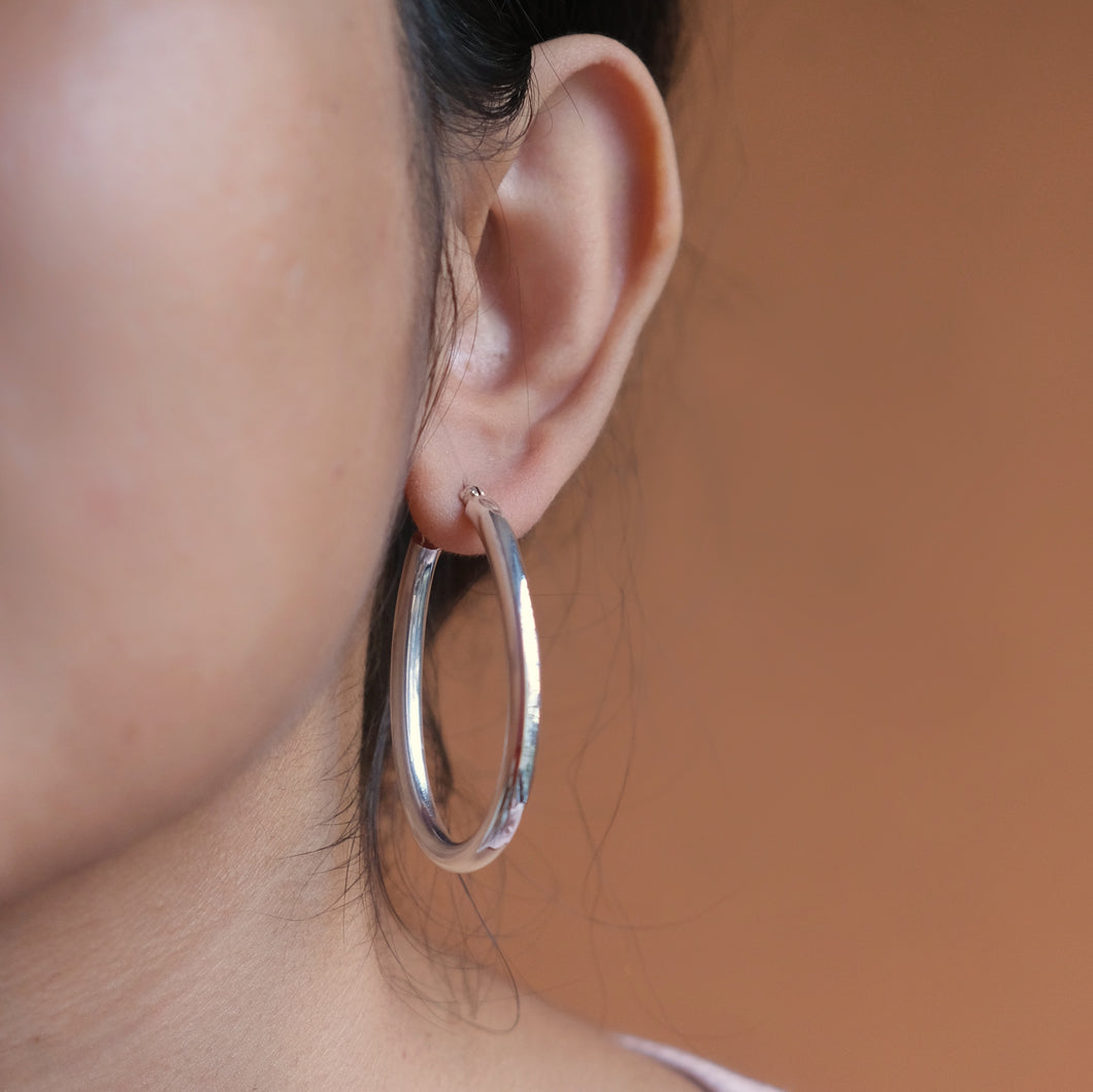 Oval pipe shaped hoop earrings