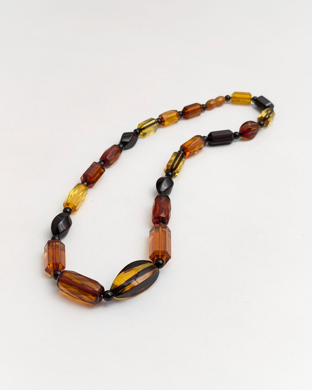 Faceted amber neckalce