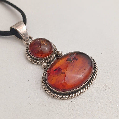 Silver amber pedant