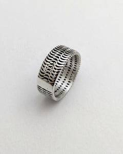 Chain design ring