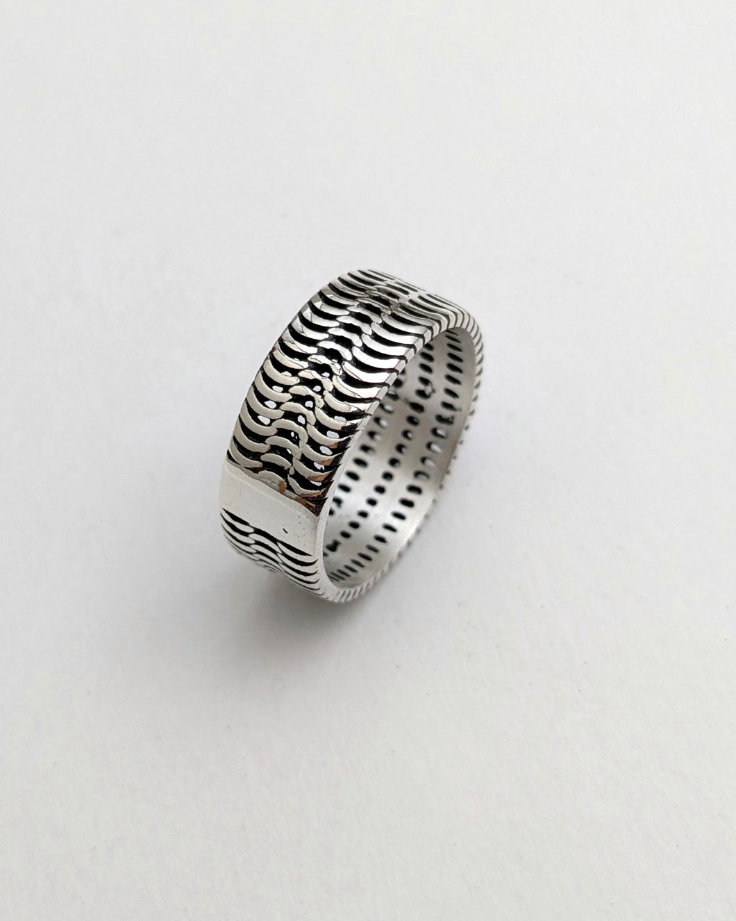 Chain design ring