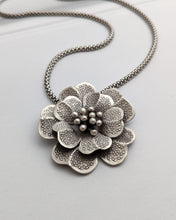 Flower pendant and chain