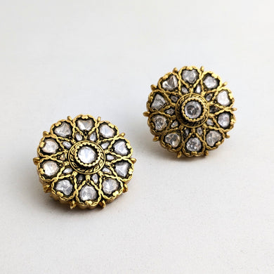 Kundan studs in antique finish