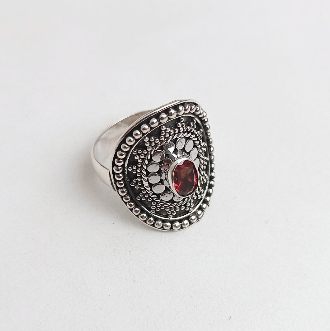 Fine rawa garnet ring