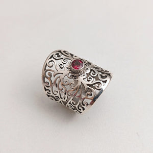 FINE FILIGREE GARNET RING