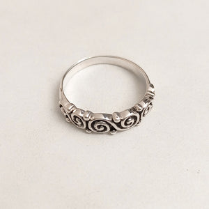 Swirly ring