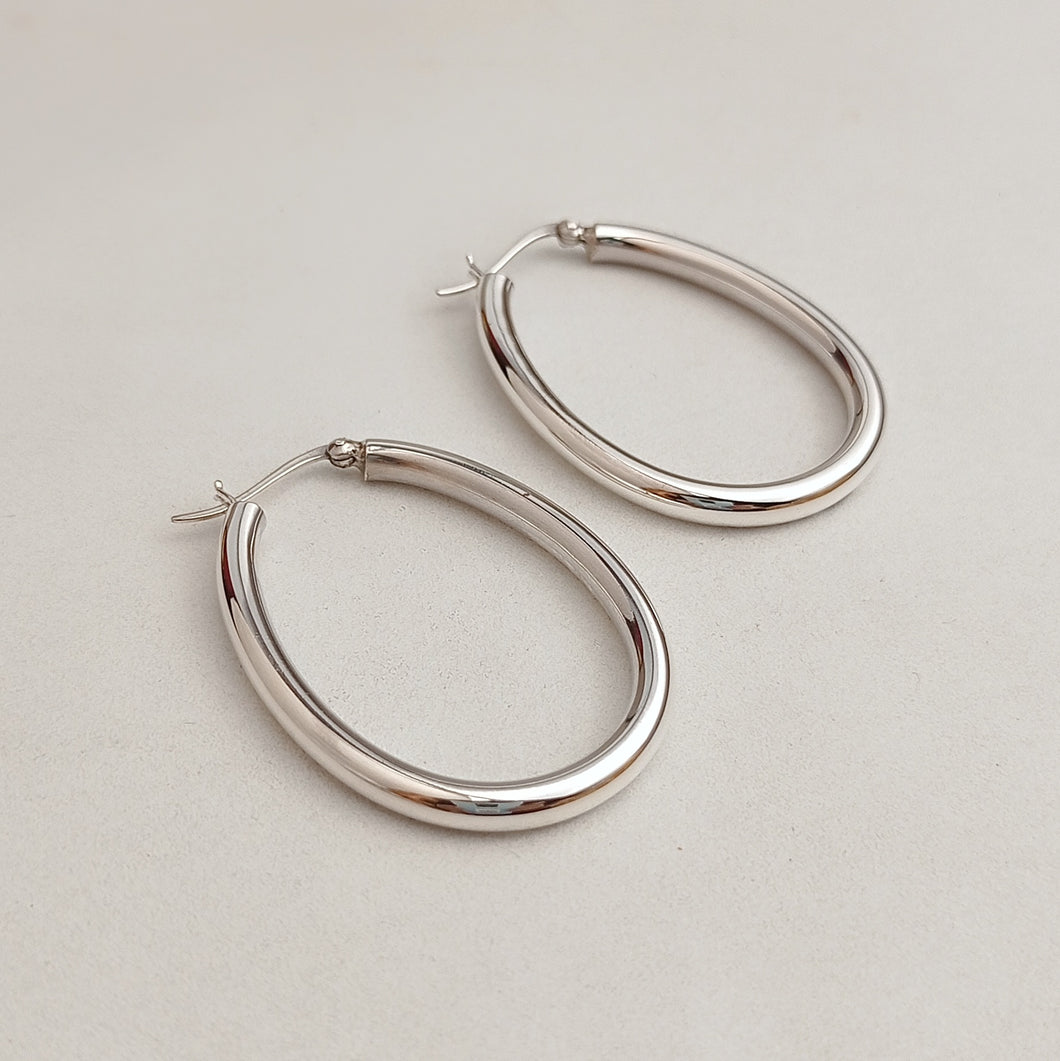 Oval pipe shaped hoop earrings