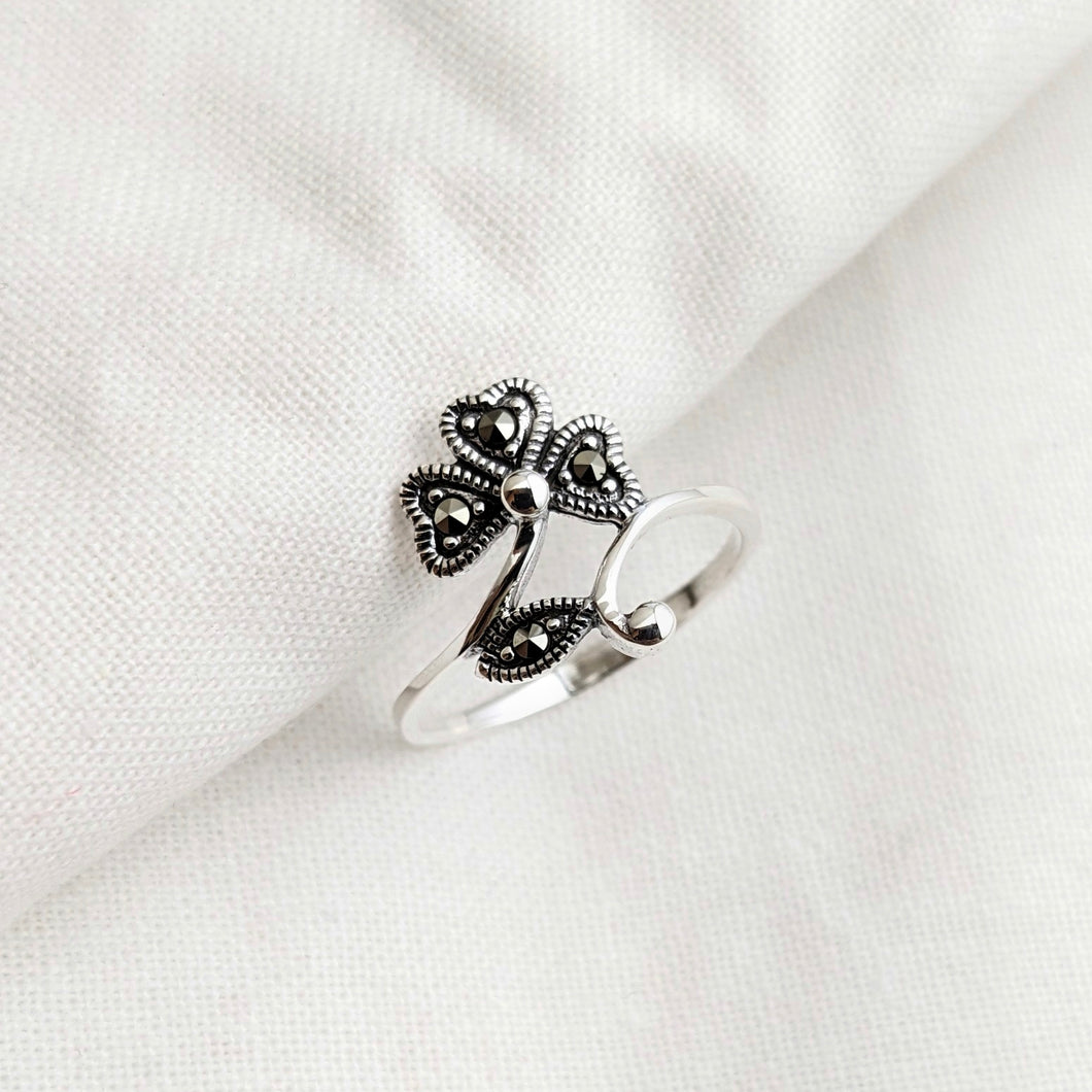 Clover ring