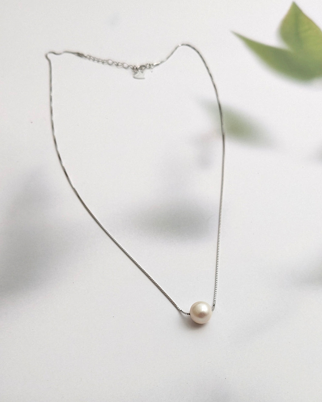 Single pearl necklace