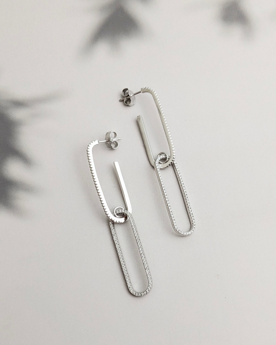 Cubic zircon danglers