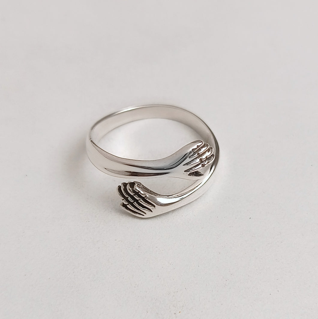 Love hug ring