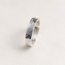 Hammer band ring