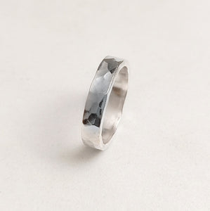 Hammer band ring