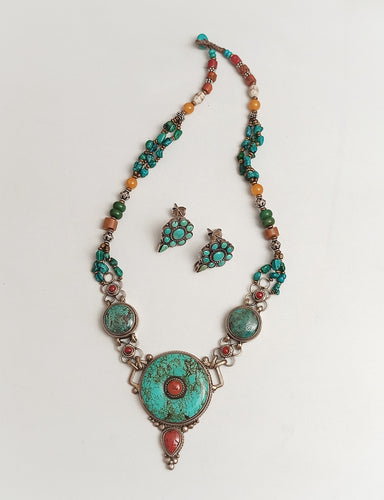 Turquiose and coral necklace with earrings