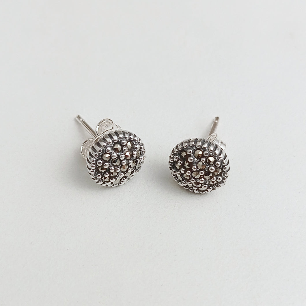 Simple marcasite stud