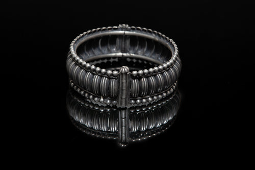 Contemporary look silver bangle bracelet