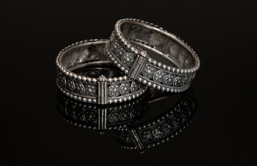 Floral silver bangle bracelet