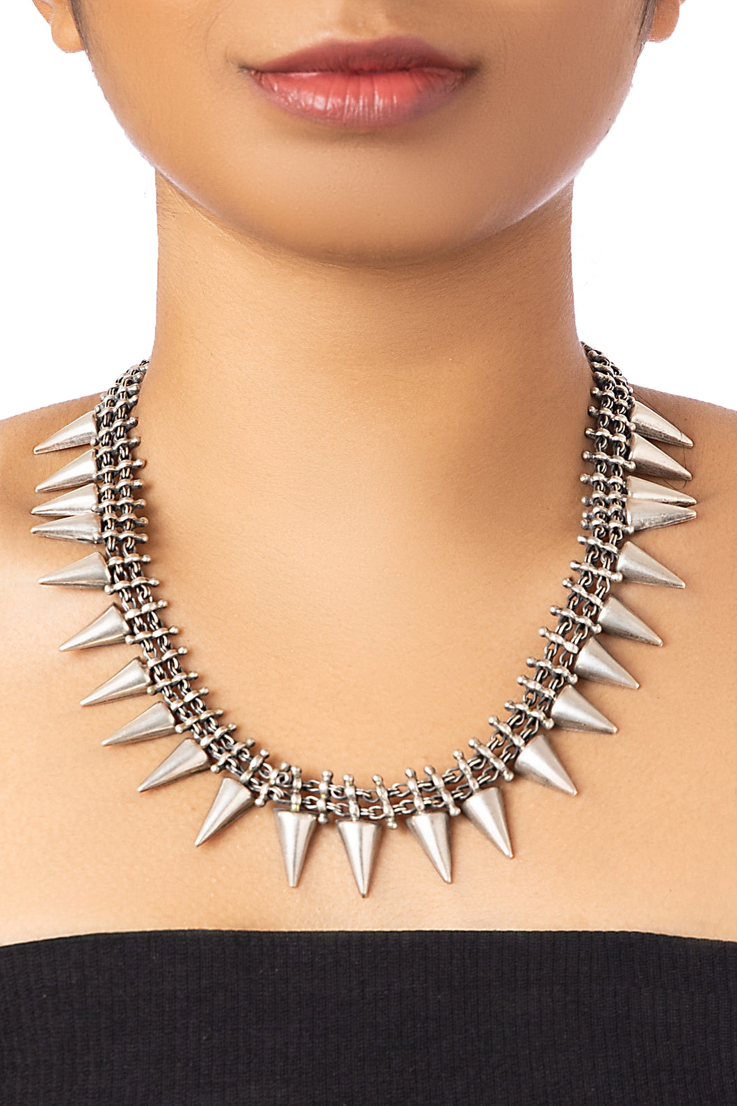 SILVER NECKLACE WITH SPIKES
