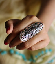 LONG SILVER RING