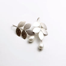SILVER LEAF EARRINGS WITH PEARL DROP