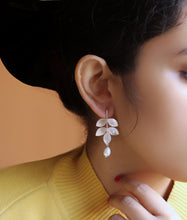 SILVER LEAF EARRINGS WITH PEARL DROP