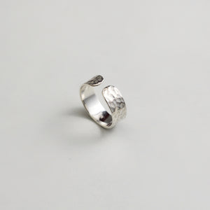 HAMMERED SILVER RING