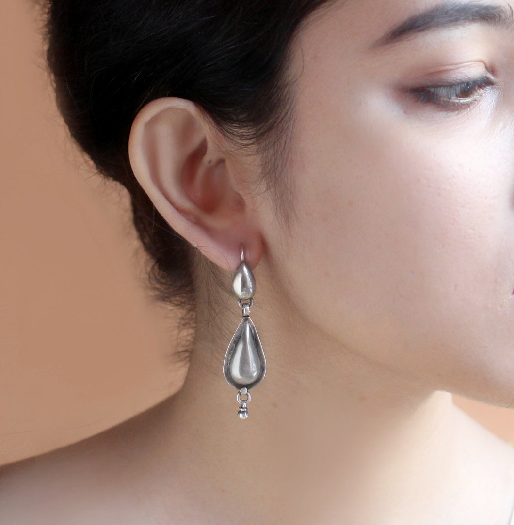 PLAIN SILVER DROP EARRIGNS