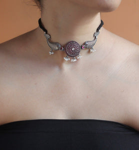 RED STONE FISH CHOKER