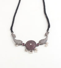 RED STONE FISH CHOKER