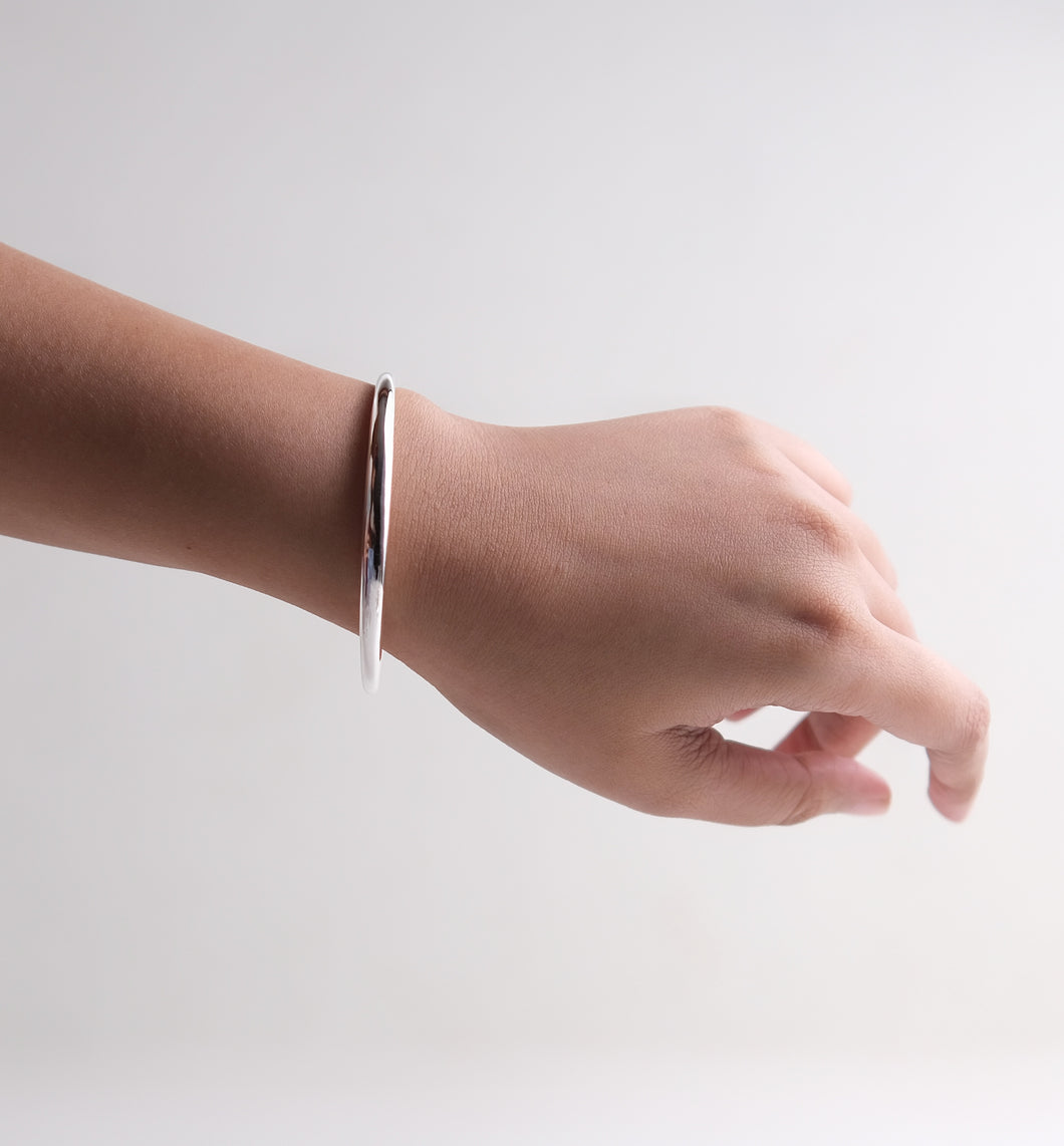 C-SHAPE SILVER CUFF