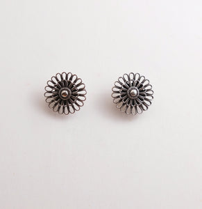 PLAIN SILVER STUDS