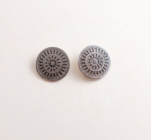 CONVEX SILVER STUD WITH FINE RAWA
