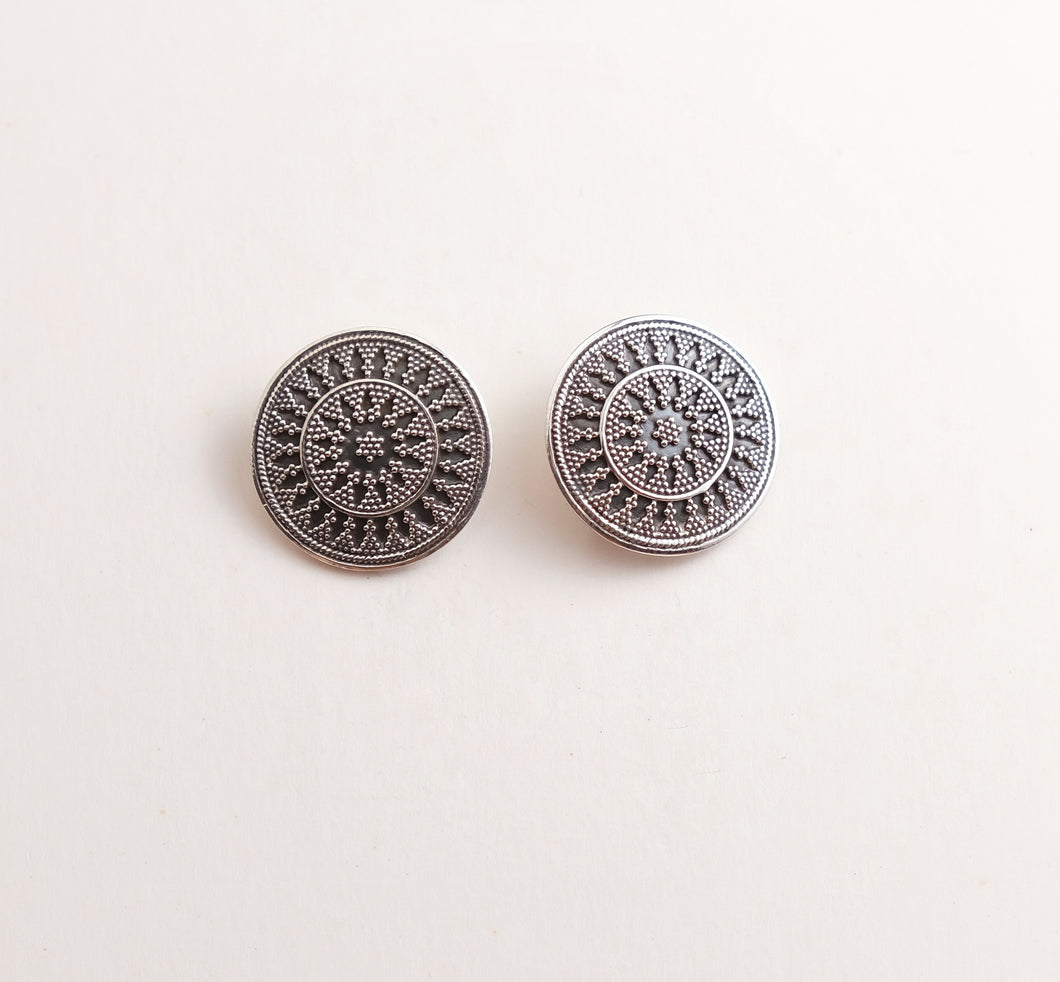 CONVEX SILVER STUD WITH FINE RAWA