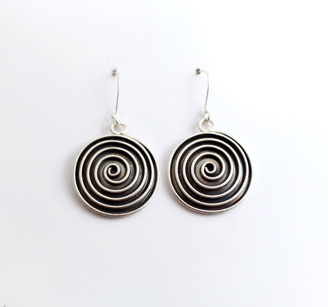 CONCENTRIC DESIGN SILVER EARRINGS